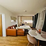 Daire Nava Place Alpine In - Peaceful Location, Near Glacier & Wifi *